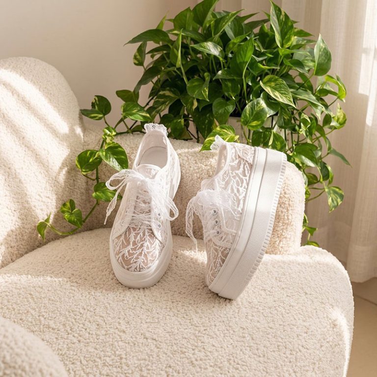 کتونی لژدار زنانه مدل توری